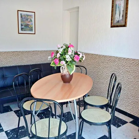 T2 Ensoleille A 2 Pas De La Avec Terrasse, Parking Et Wifi Options - Fr-1-387-123 Apartment